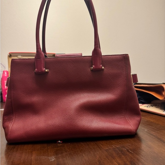 Dark red Coach bag

Used

Still has life to it

Send offers! - Picture 2 of 11